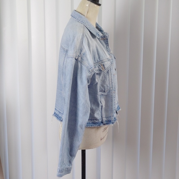 American Eagle Women's Distressed Denim Jacket. - Picture 4 of 12